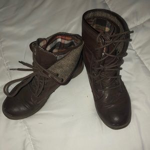 Combat boots